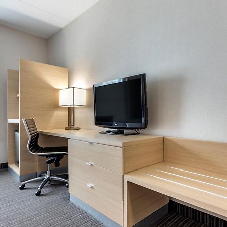 Quality Inn & Suites Όκβιλ Δωμάτιο φωτογραφία