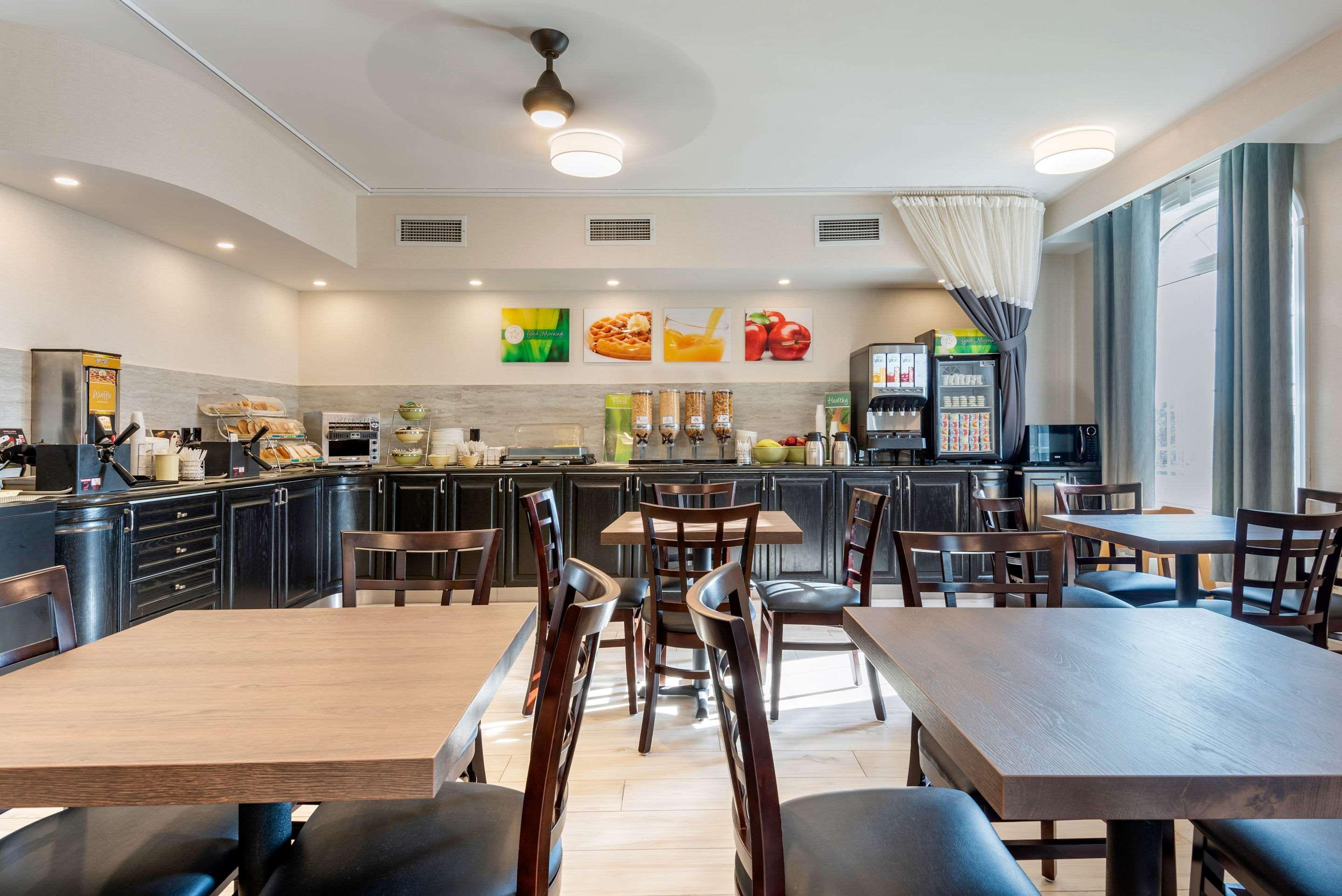 Quality Inn & Suites Όκβιλ Εξωτερικό φωτογραφία