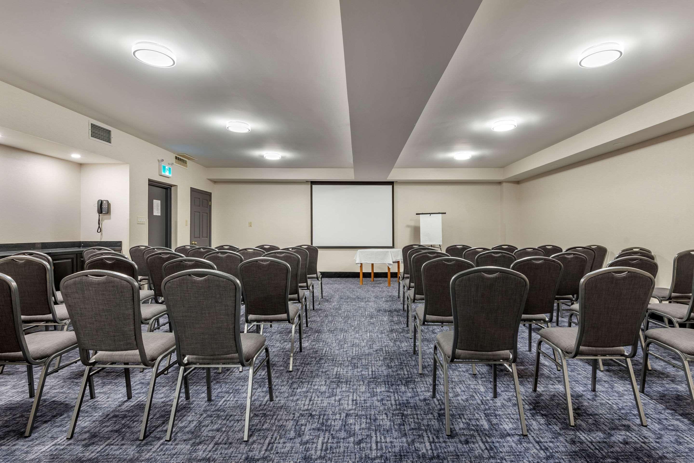 Quality Inn & Suites Όκβιλ Εξωτερικό φωτογραφία