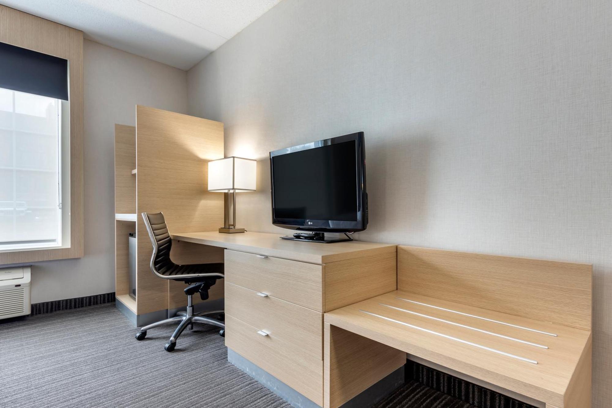 Quality Inn & Suites Όκβιλ Δωμάτιο φωτογραφία