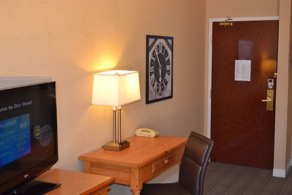 Quality Inn & Suites Όκβιλ Εξωτερικό φωτογραφία