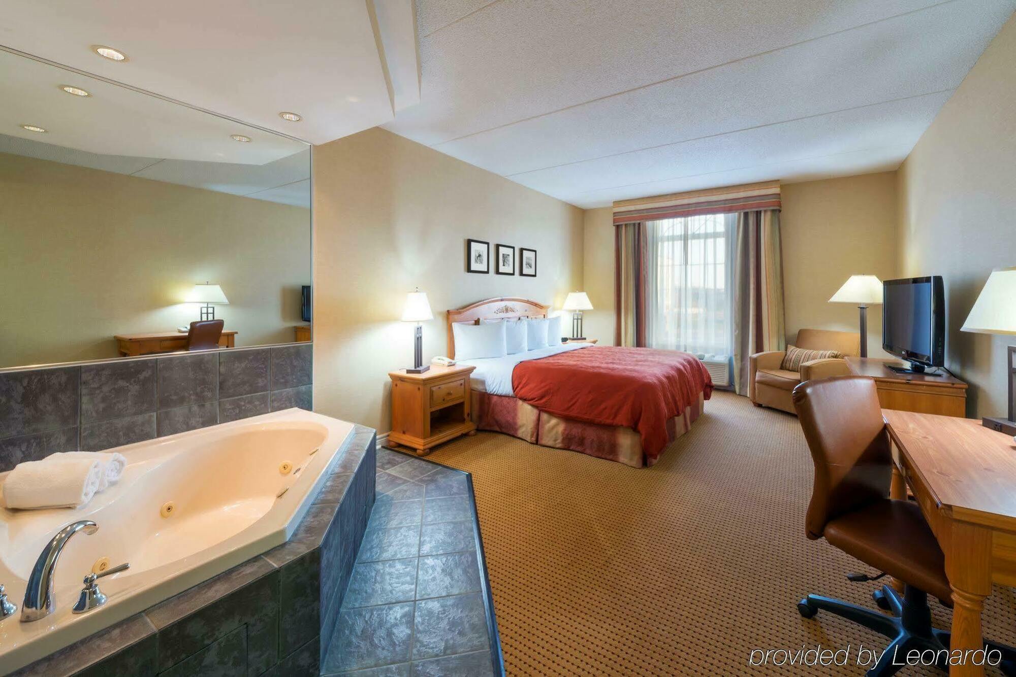 Quality Inn & Suites Όκβιλ Εξωτερικό φωτογραφία
