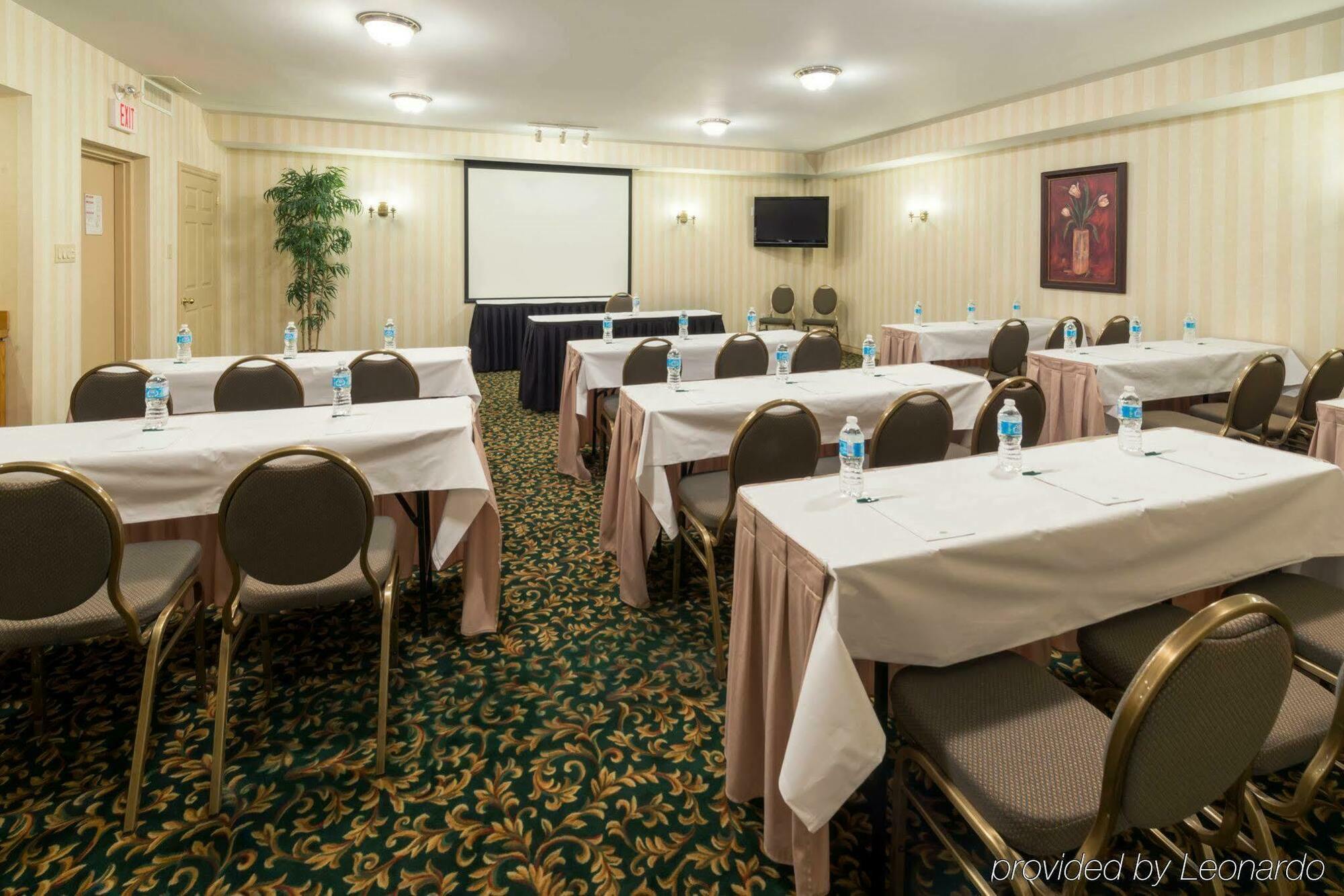 Quality Inn & Suites Όκβιλ Εξωτερικό φωτογραφία